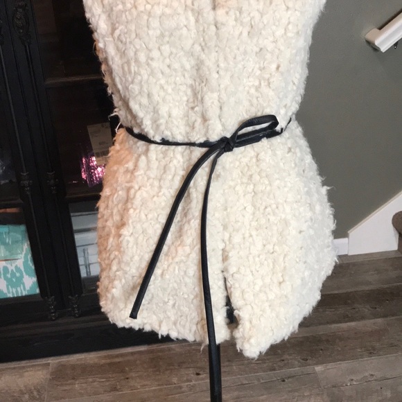 NWOT H&M Sherpa fuzzy cream vest with belt size Small - Picture 6 of 6